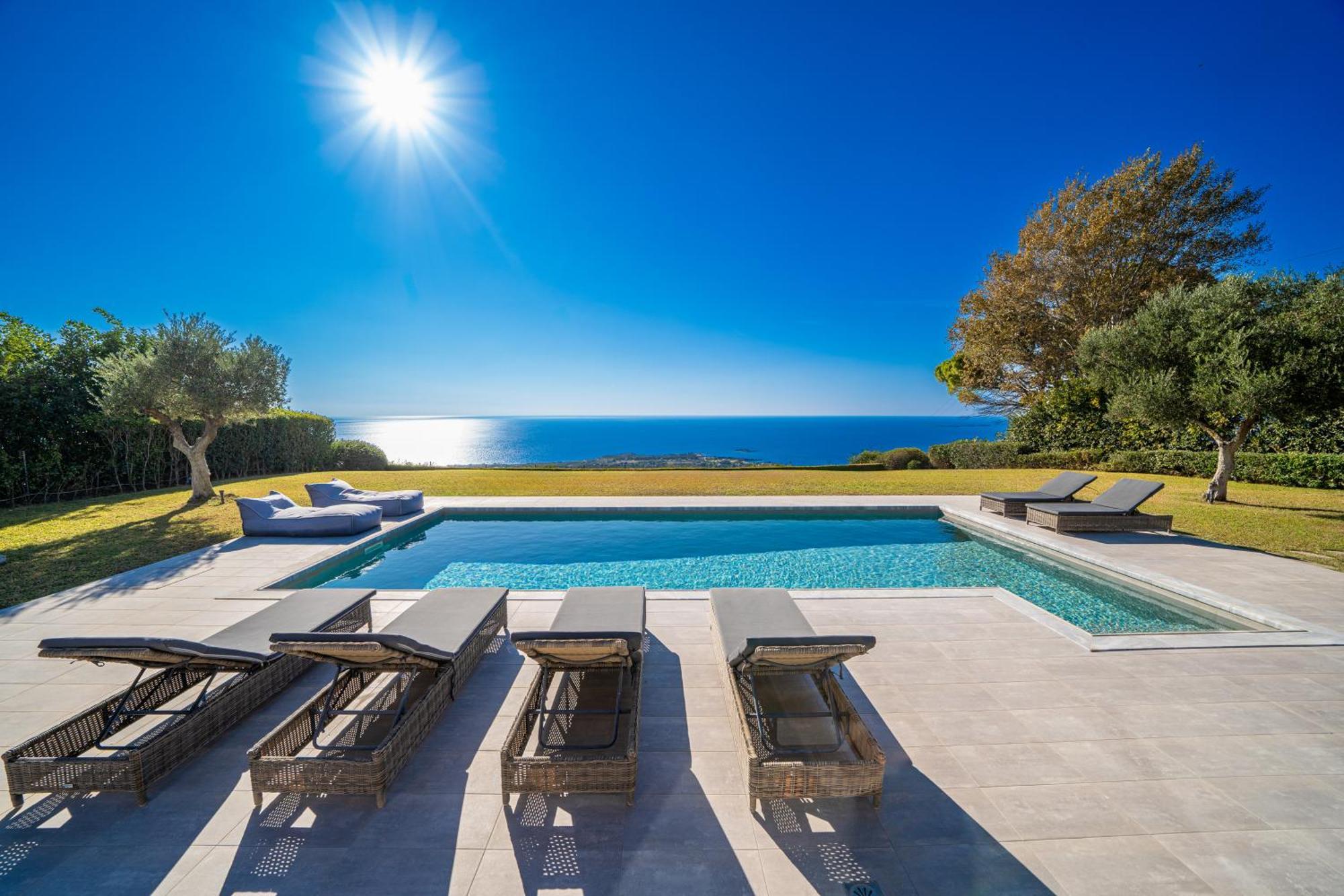 Grande Azzurro In Lakithra Villa Exterior photo